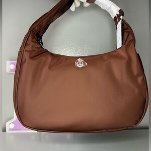 City Essentials Shoulder Bag 4L Lava Cake/Silver